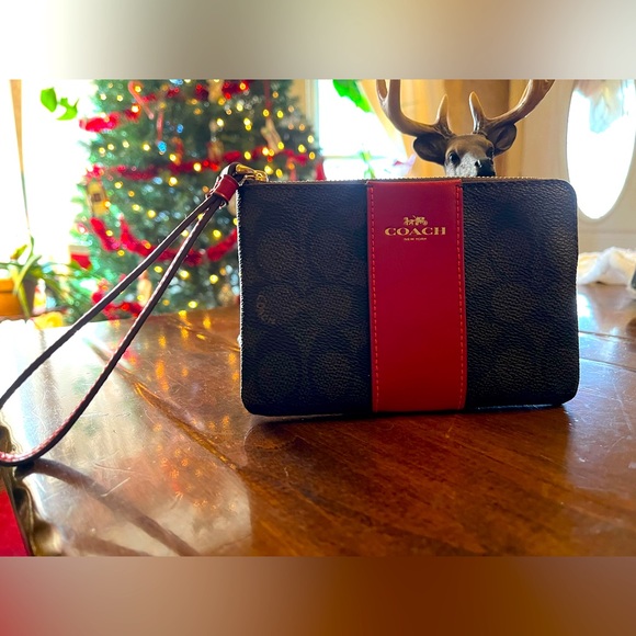 New w/ tags Coach wristlet - Picture 9 of 16